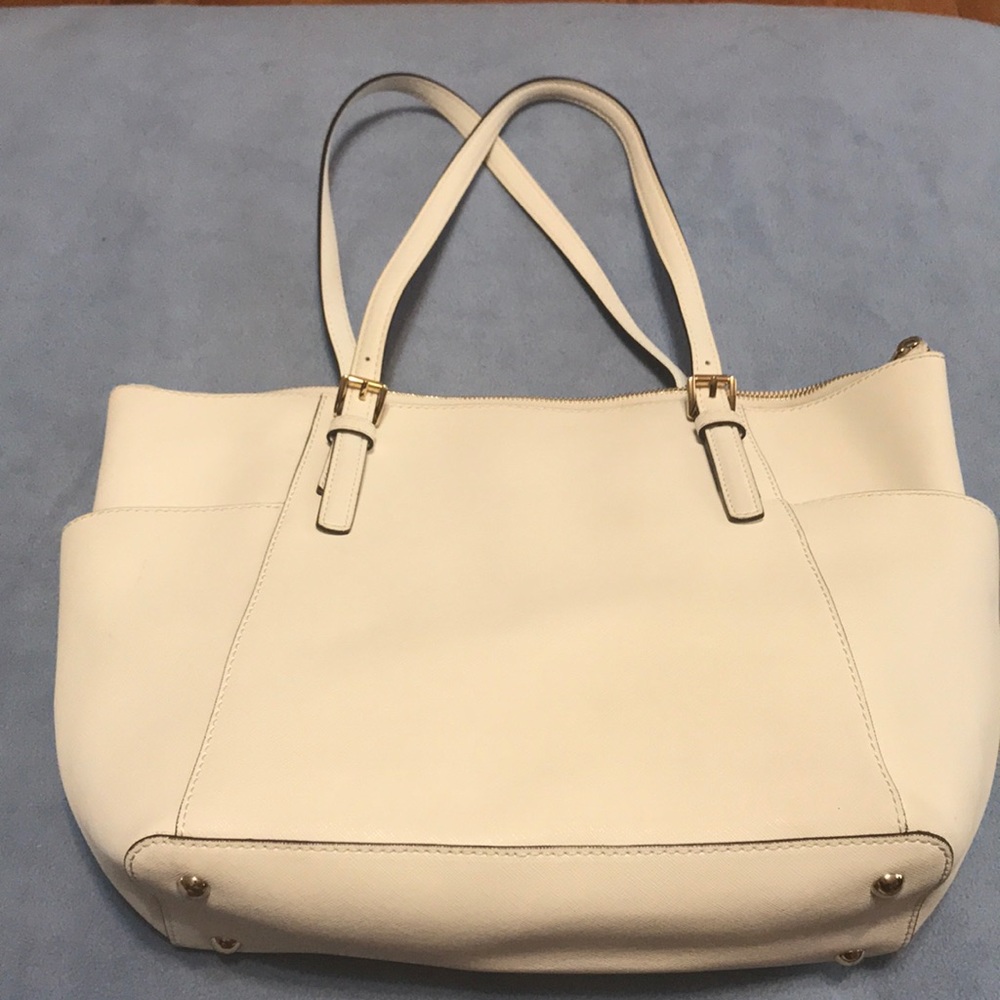 Large white Michael Kors tote with gold trim - Picture 2 of 6
